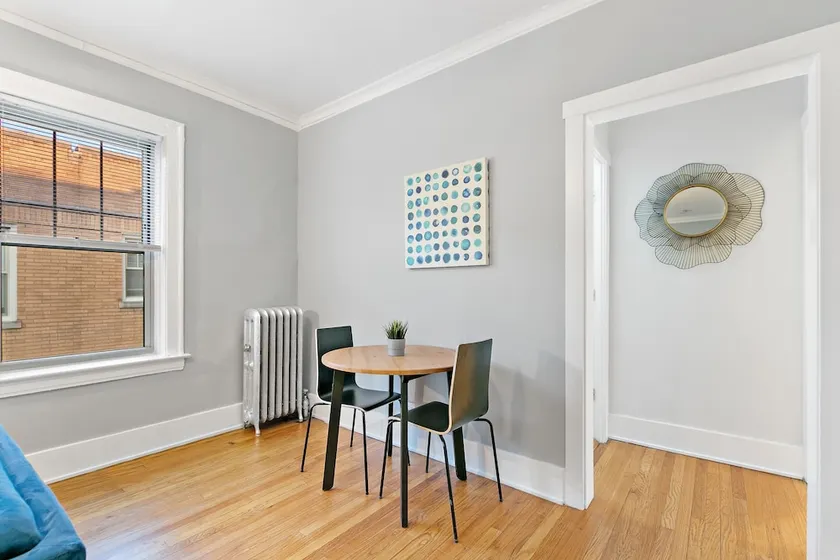 Relax and Retreat 1BR Apt in Historic Ravenswood - Image 1
