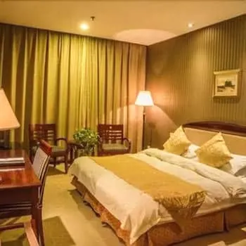 Crowngarden Hotel - Image 1