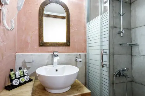 Kapodistrias Hotel - Image 1