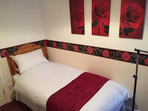 Cross Keys Hotel - Image 1