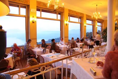 Hotel Les Roches Rouges - Image 1
