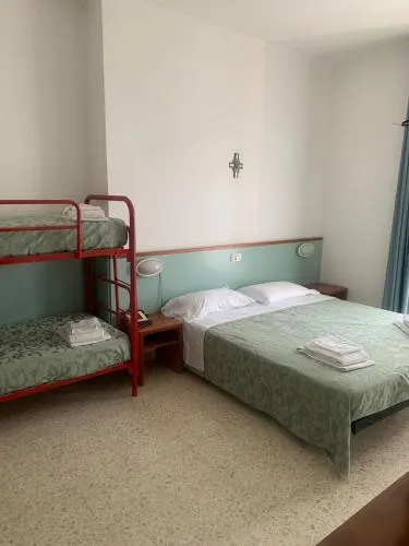 Hotel Capri - Image 1