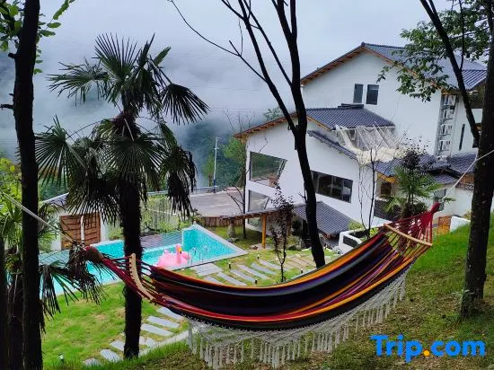 Nanxi · Spring Breeze Ten Miles Wild Luxury Resort Manor (Shennongjia Muyu) - Image 1