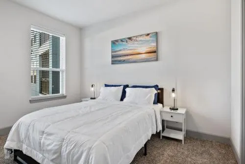 Cozy 2-Bedroom, Whitestown - Image 1