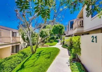 Newly remodeled Beach 2 Br condo by RedAwning - Image 1