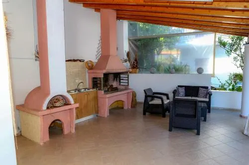 Athina Apartments - Image 1