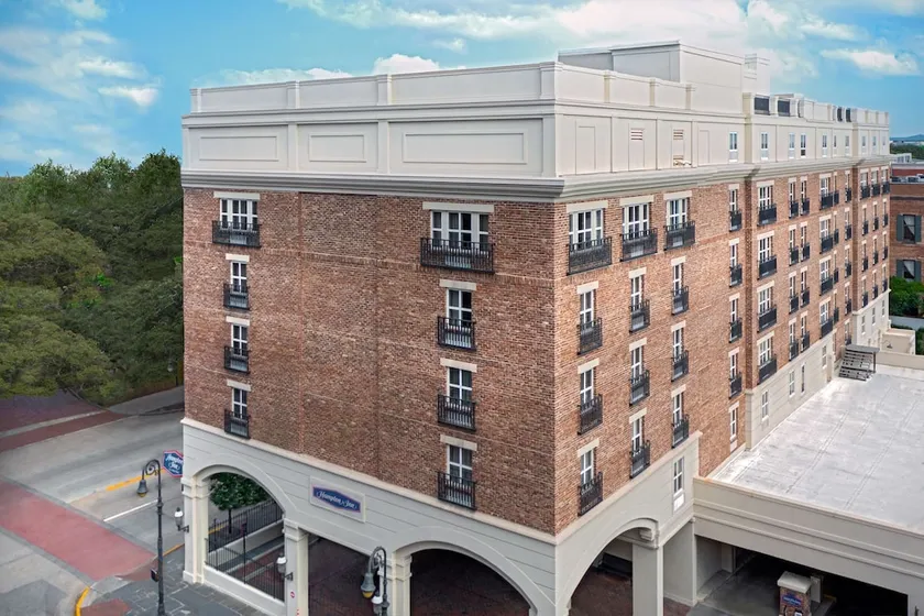Hampton Inn Savannah-Historic District - Image 1