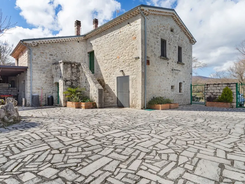 Valley-View Holiday Home in Sepino with Courtyard - Image 1