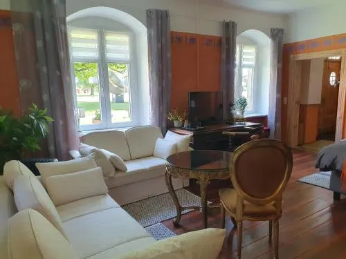 Gesindehaus am Schloss Kummerower See - Image 1