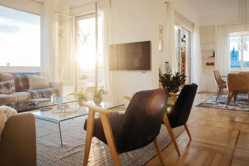 Heima Homes Serrano Penthouse - Image 1