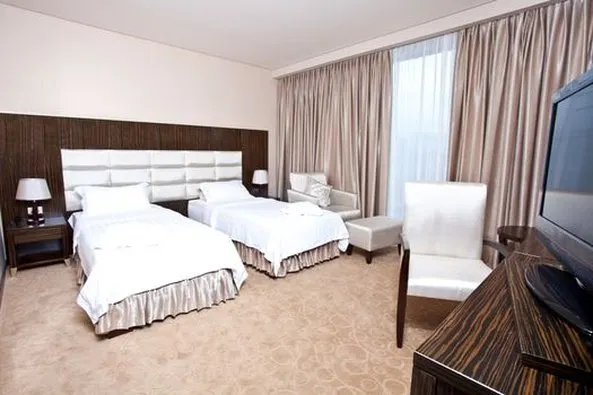 Hotel Oasis - Image 1