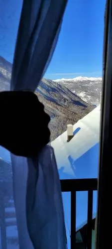 Golden View - Image 1