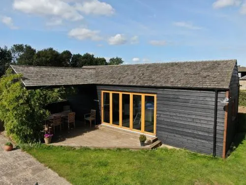 Pool House, farm stay - Image 1