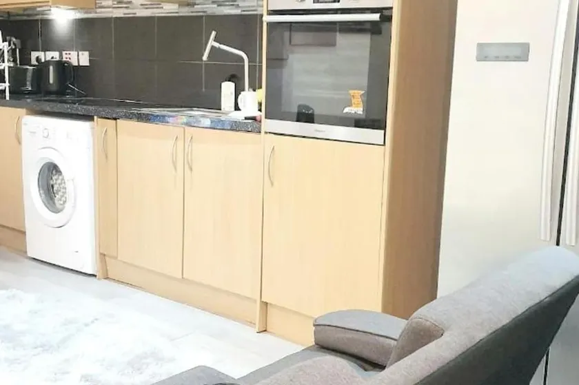 1-Bed Suite - Sleeps 3 - Parking - Near Bluewater - Image 1