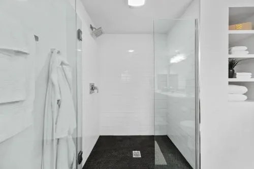 Fairfax District Chic City Oasis 2 BR Apt with Den 136 - Image 1