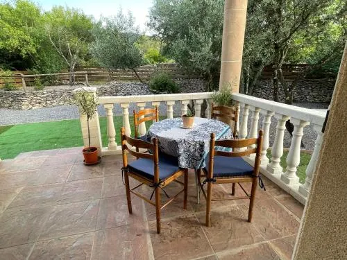 Captivating 2-Bed, 1 bath Cottage, Private Garden & Shared Pool in Sauve - Image 1