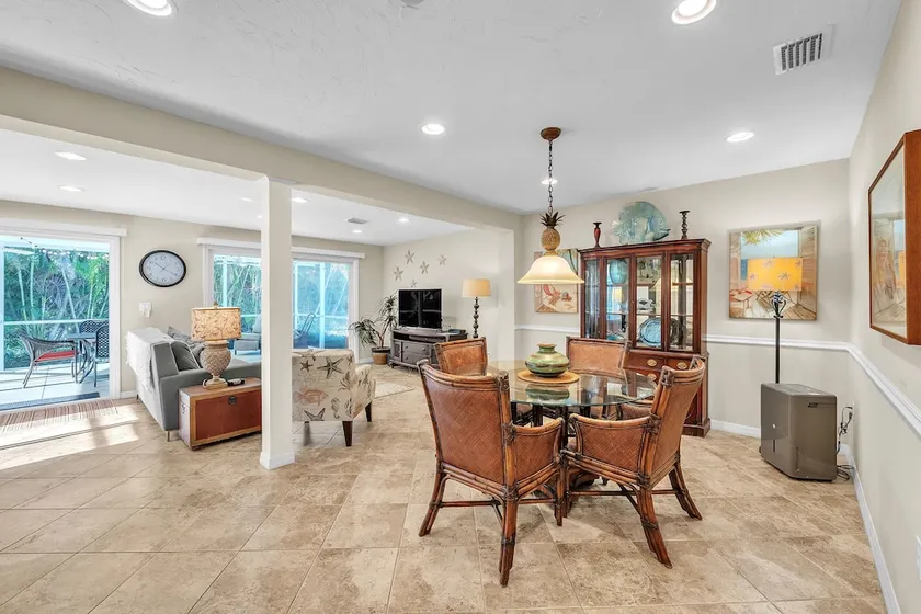 Comfy Home W/ Heated Pool Near Siesta Key Beach 2 Bedroom Home - Image 1