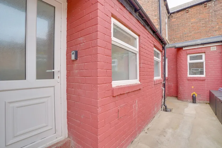 Fully furnished 3 Bedroom house - Image 1