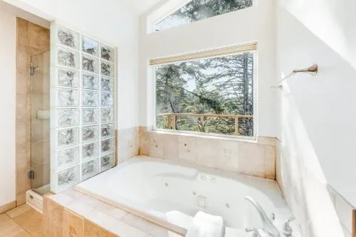 Yaquina Lighthouse View Beach Home - Image 1