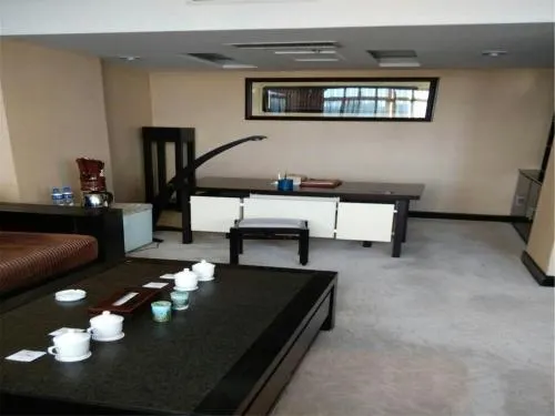 Hongqi Grand Hotel - Datong - Image 1