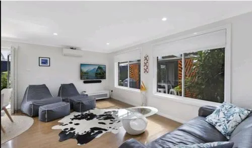 Beachside Villa Ettalong Beach - Image 1