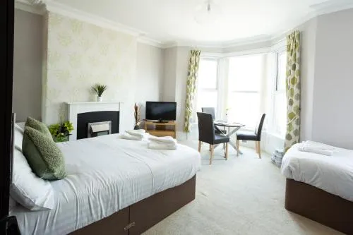 Sea Lynn Guest House - Image 1
