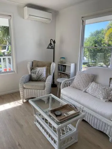 Studio Seaside Self-contained apartment - Image 1