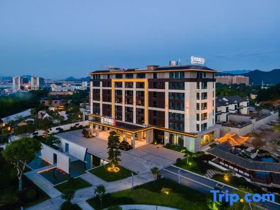 Mineral Language Wonderland Hotel - Image 1