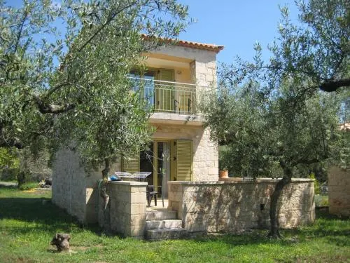 Amoni Holiday Homes - Image 1