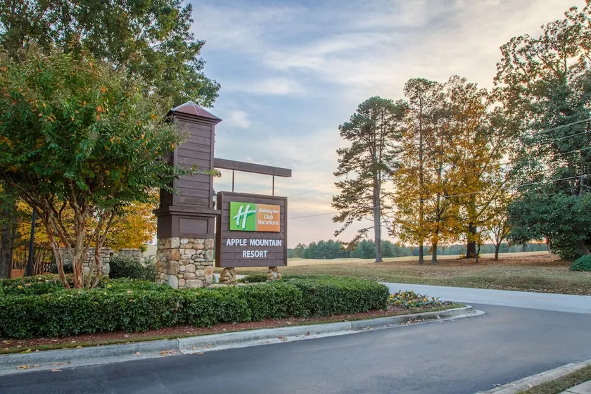 Holiday Inn Club Vacations - Apple Mountain Resort - Image 1