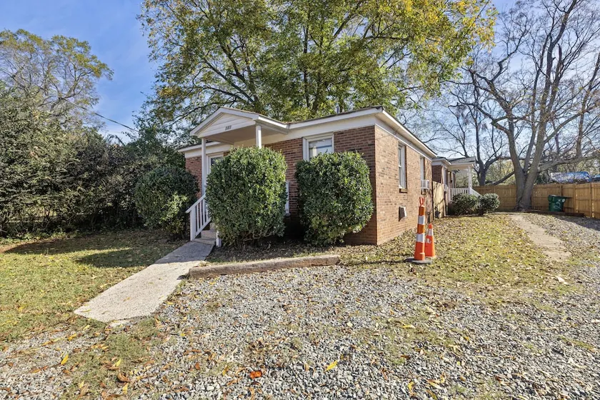 Cozy Retreat near Uptown with Hot Tub - Image 1
