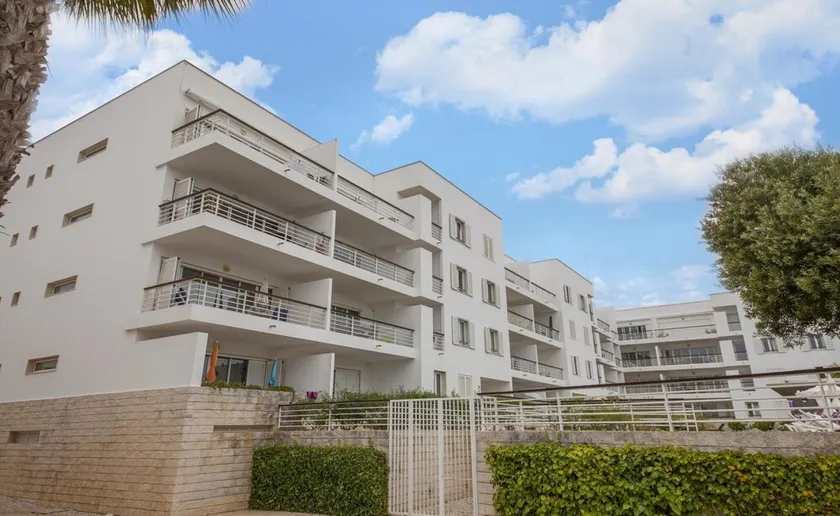 B40 - Marina View Apartment - Image 1