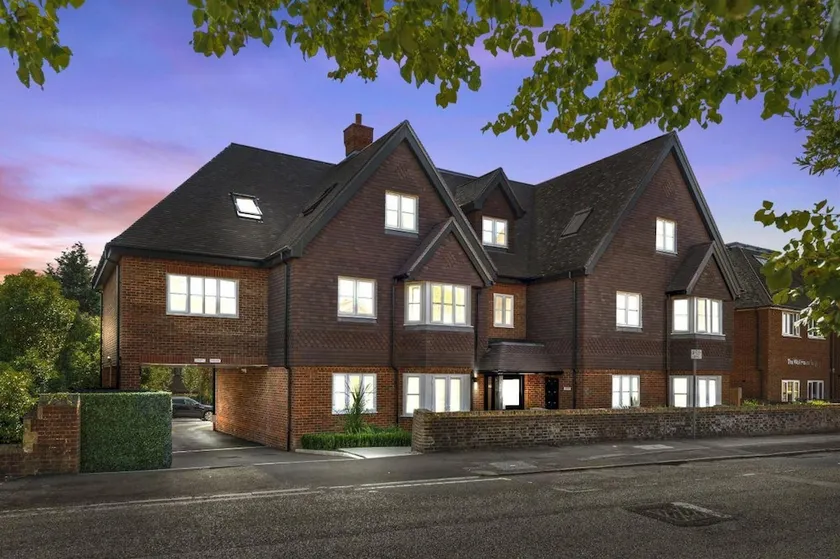 2 Bed 2 Bath Apt Close to Reigate Station - 2230 - Image 1