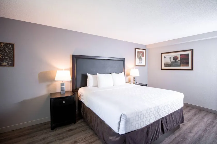 Clarion Hotel & Conference Center Leesburg - Image 1