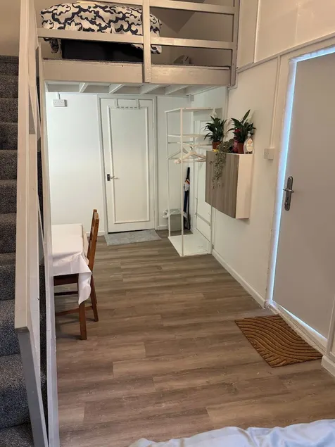 Entire Studio With 2 Extra Beds - Image 1