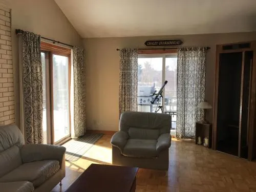 Chalet Charbonneau Et Spa - Image 1