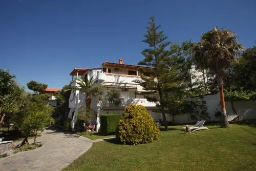 Castello Plakias Apartments - Image 1