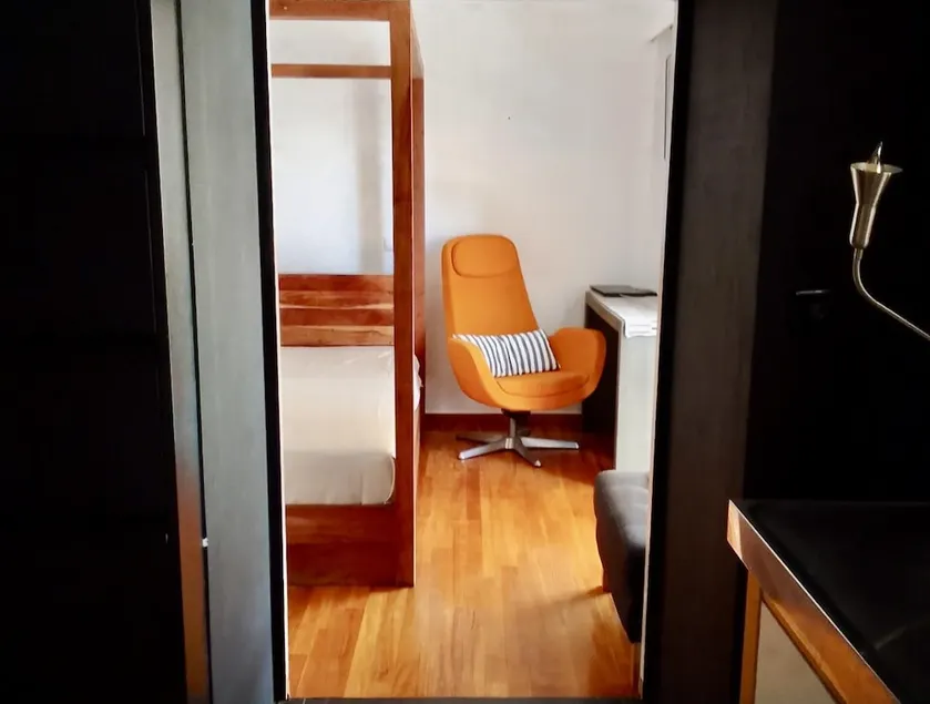 Impeccable 3-bed Apartment in Athens - Image 1