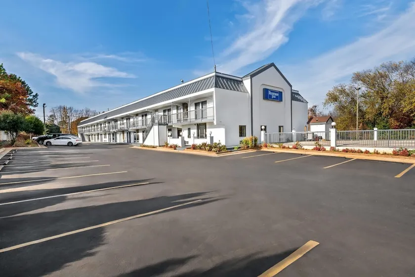 Budget Inn Charlotte - Image 1