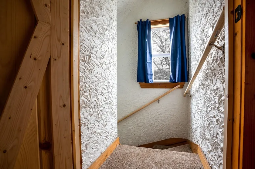 Crimson Cottage - Image 1