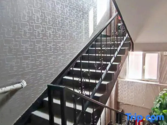 Free House Express Hotel - Image 1