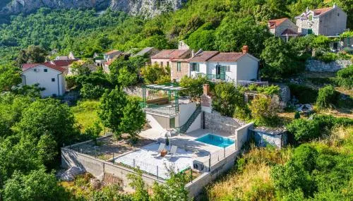 House Dida Mate - cozy house in nature with heated pool - Image 1