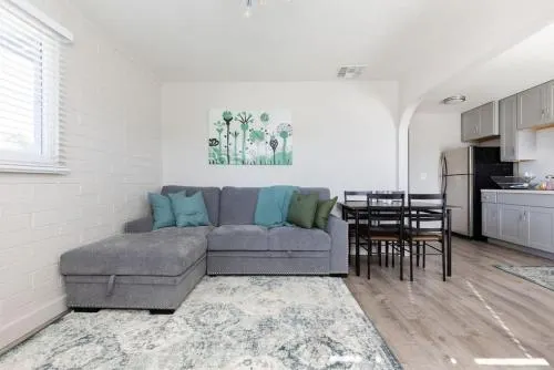 Spacious 2BR Condo, Steps to Downtown Gilbert, King Bed & Laundry - Image 1