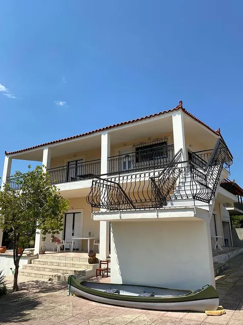 Eretria Cozy Home - Spacious Garden Retreats - Image 1