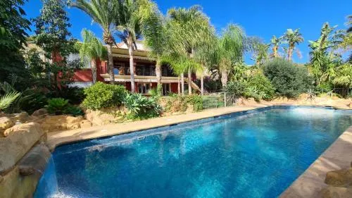 10 Bedroom 5 Star Luxury Villa & Heated Pool 6 seater jacuzzi near Alicante - Image 1