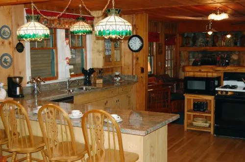 RedAwning Cabin 10N Black Oak Lodge - Image 1