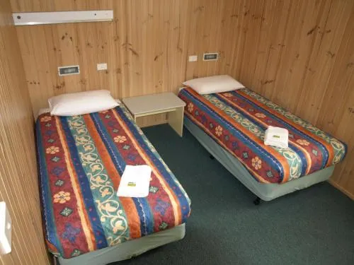 Cowra Holiday Park - Image 1