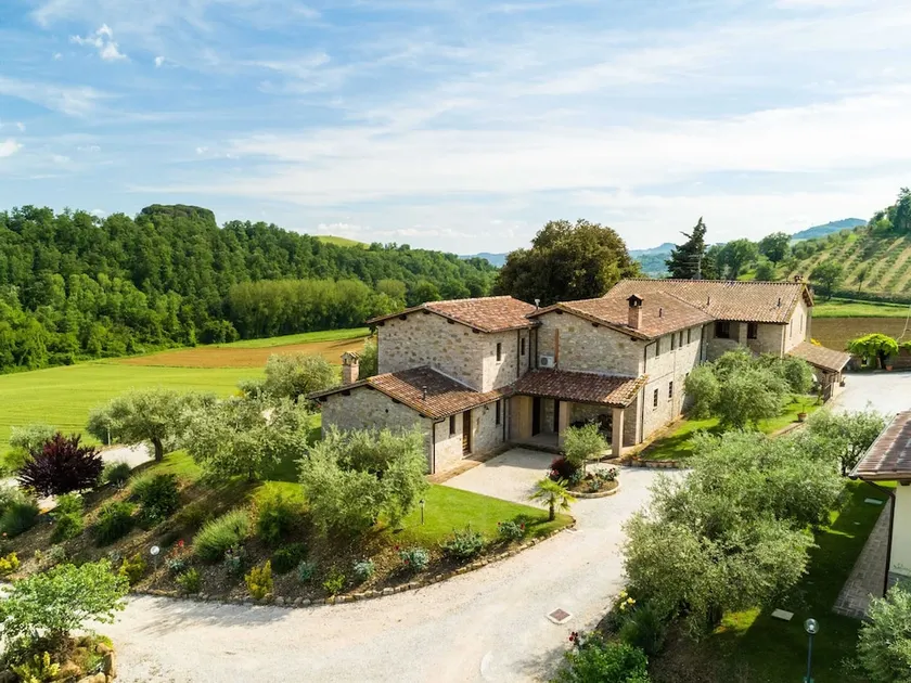 Typical Stone Farmhouse in the Umbrian Countryside With Pool With Jacuzzi - Image 1