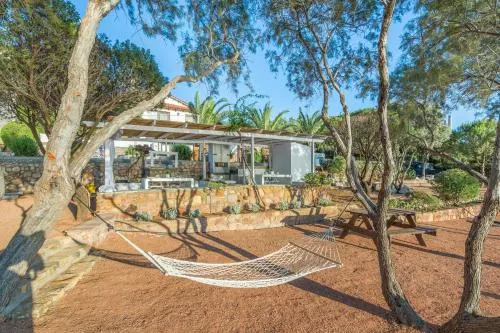 Louiza Apartments - Image 1