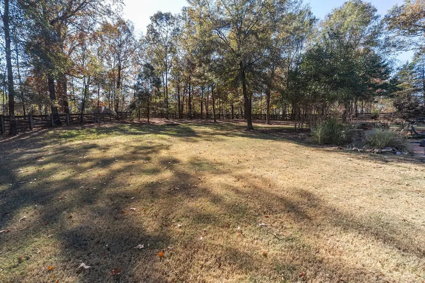 Tennessee Modern Manor - Image 1